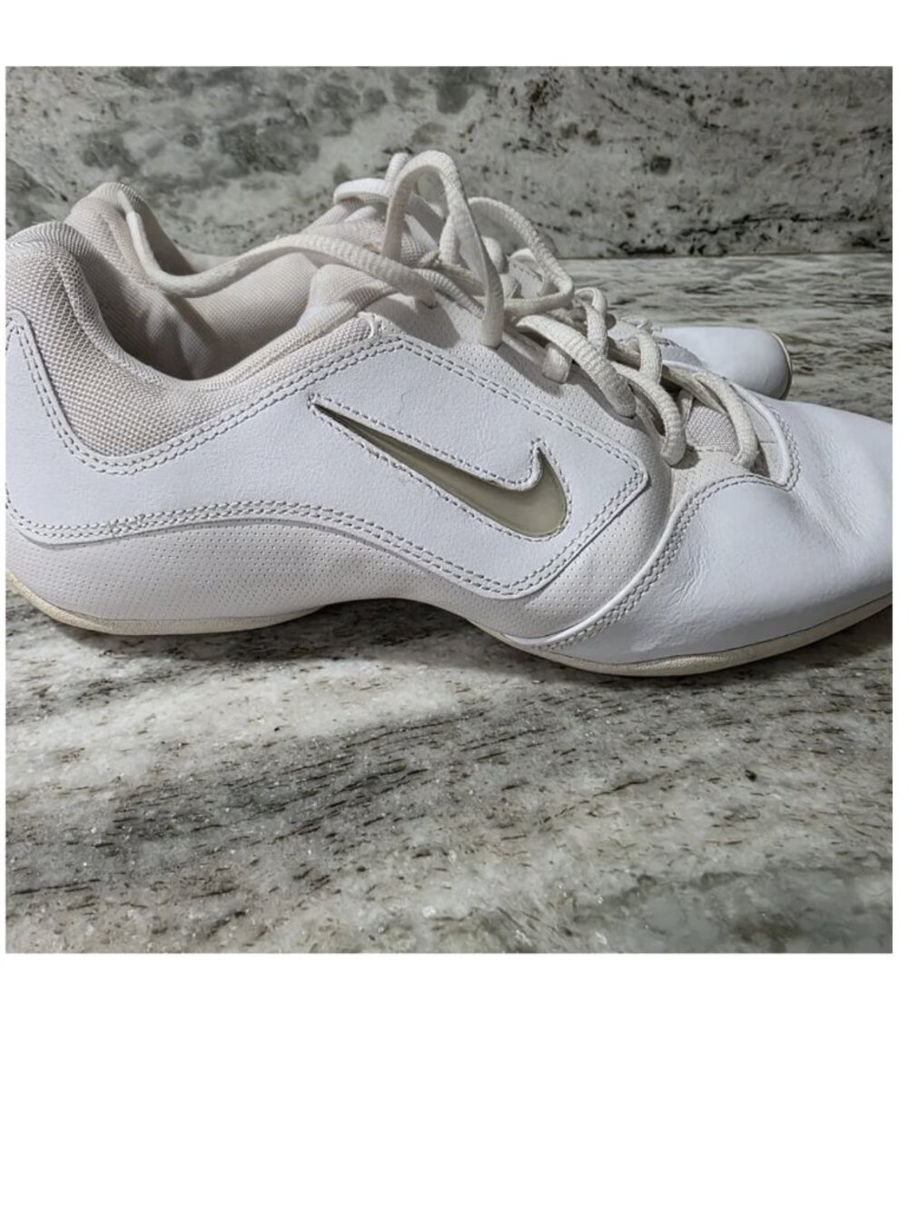 Nike Women's Cheerleading Athletic Shoes size 8